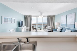 TV, DVD player, offices - Gulf-front condo with stunning 11th-floor views, pools, hot tub & gyms (Destin)