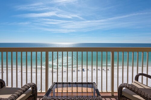 Gulf-front condo with stunning 11th-floor views, pools, hot tub & gyms