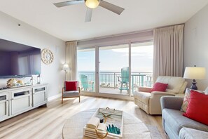 TV, offices - Gorgeous beachfront condo w/ shared pool & beach access (Destin)