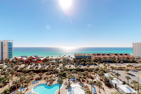 Pool - Gorgeous beachfront condo w/ shared pool & beach access (Destin)