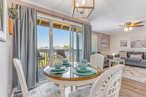 Dining - Dog-friendly condo with private beach access, pools, hot tubs, and central AC (Destin)