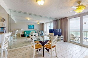 TV, DVD player, offices - Fifth-floor beachfront condo with balcony, amazing view, pools & hot tub (Destin)