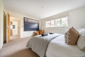 3 bedrooms, iron/ironing board, WiFi, bed sheets - Orchard House 3 bedrooms - sleeps 6 guests  in 3 bedrooms (Burnham Market)