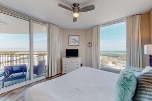 2 bedrooms, iron/ironing board, WiFi, bed sheets - Spacious Condo w/Free WiFi, Shared Hot Tub, Pool, Tennis, and Central A/C (Destin)