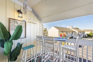 Outdoor dining - Sandpiper Cove 8244 (Destin)