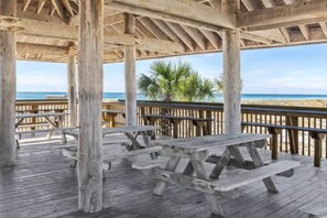 Outdoor dining - Sandpiper Cove 8244 (Destin)