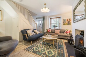 TV, offices - Lavender Cottage - sleeps 5 guests  in 3 bedrooms (Burnham Market)