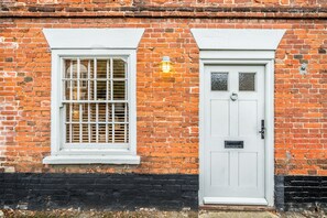 Exterior detail - Lavender Cottage - sleeps 5 guests  in 3 bedrooms (Burnham Market)