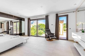 4 bedrooms, iron/ironing board, free WiFi, bed sheets - Villa Cavall Cala San Vicenç (Cala Sant Vicenç)
