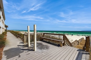 Property grounds - Charming Condo with Gulf View! Grill, Pools, Beach Access (Destin)