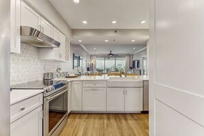 Fridge, microwave, oven, stovetop - Water-view condo with pool, hot tub & pickleball (Rosemary Beach)