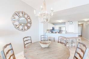 Dining - 6th-floor updated Gulf-front retreat - near area attractions & restaurants (Perdido Key)
