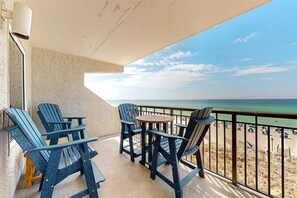 Property grounds - Cozy Gulf-front condo with beach service, pool, tennis & fitness room (Fort Walton Beach)