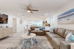 TV, offices - Dog-friendly house near the beach, balconies, washer&dryer, & cable (Navarre)