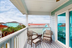 Property grounds - Dog-friendly house near the beach, balconies, washer&dryer, & cable (Navarre)