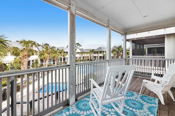 Property grounds - Lovely cottage with screened porches - access to hot tub & gym (Port St. Joe)