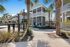 Exterior - Lovely cottage with screened porches - access to hot tub & gym (Port St. Joe)