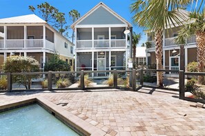 Exterior - Lovely cottage with screened porches - access to hot tub & gym (Port St. Joe)