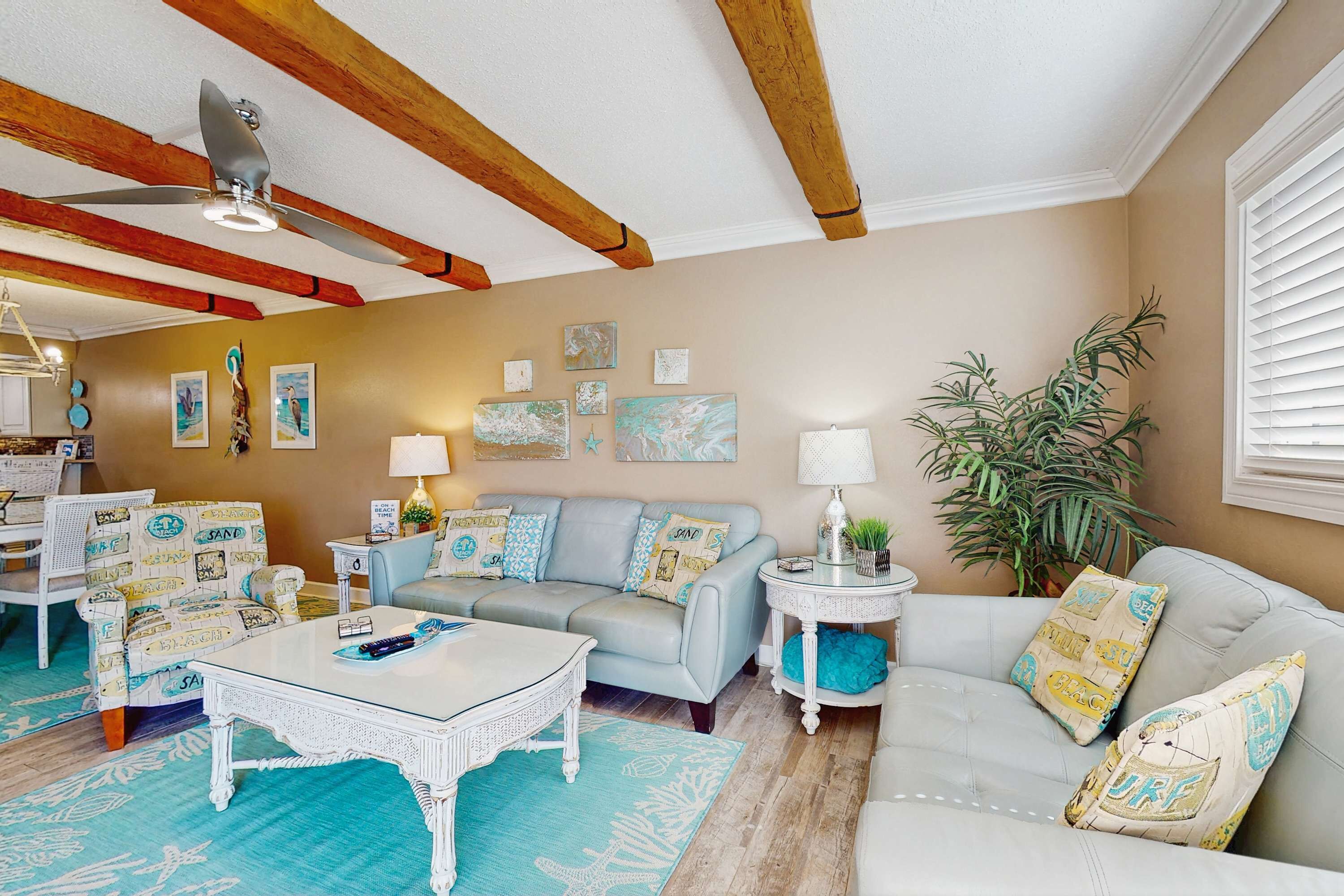 Spacious Beachview Condo, Full Kitchen, Shared Pool & Beach Access - Panama City, FL