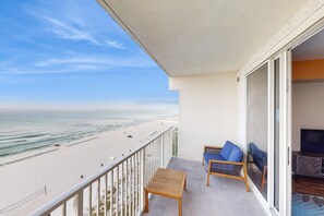 Property grounds - Tasteful oceanfront condo with beach, pool, hot tub, & washer/dryer (Panama City Beach)