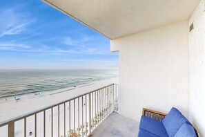 Property grounds - Tasteful oceanfront condo with beach, pool, hot tub, & washer/dryer (Panama City Beach)