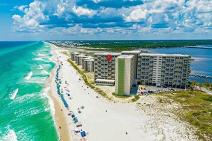 On the beach - Gorgeous beachfront condo, shared pool and beach access (Panama City Beach)