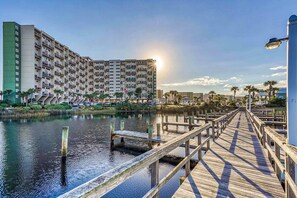 Marina - Gorgeous beachfront condo, shared pool and beach access (Panama City Beach)