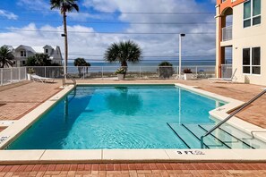 Pool - Ocean view condo with central AC, WiFi, washer/dryer, access to pool, hot tub (Mexico Beach)