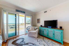 TV, DVD player, stereo, offices - Ocean view condo with central AC, WiFi, washer/dryer, access to pool, hot tub (Mexico Beach)