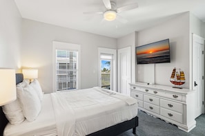 2 bedrooms, iron/ironing board, WiFi, bed sheets - Wonderful Home Close to the Beach with Shared Pool & Hot Tub, Free WiFi, AC (Port St. Joe)