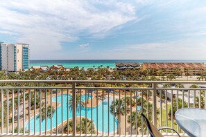 Pool - Cozy, family-friendly beach condo w/ a furnished balcony, shared pool, tennis (Destin)