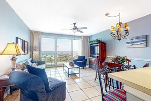TV, DVD player, offices - Cozy, family-friendly beach condo w/ a furnished balcony, shared pool, tennis (Destin)