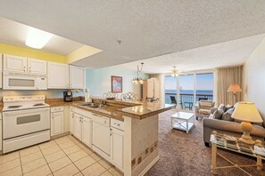 Interior - 14th-floor condo with Gulf of Mexico views & outdoor pool (Destin)