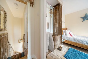 2 chambres, fer et planche à repasser, Wi-Fi, draps fournis