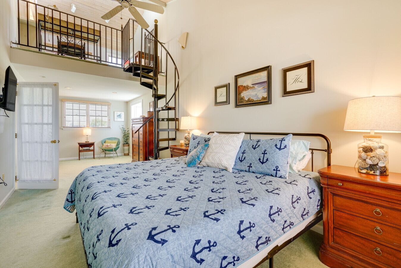 4 bedrooms, desk, iron/ironing board, travel cot