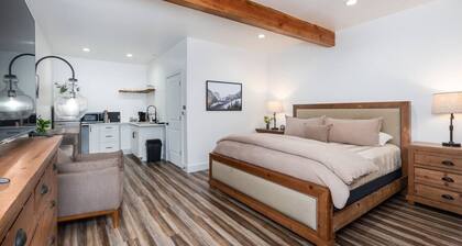 Yosemite Oasis: Kassidy King Suite w/ Luxe Bedding