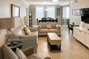 TV, offices - Nana's Place 406B Jetty East (Destin)