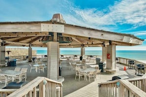 Outdoor dining - Nana's Place 406B Jetty East (Destin)
