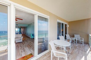 Outdoor dining - Sterling Sands Gulf-Front Condo, Pool & Beach (Destin)