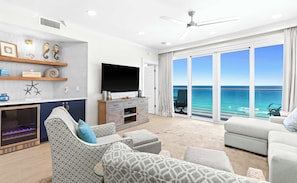 TV, offices - Scenic condo with balcony, beach access, pool & hot tub (Destin)