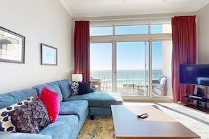 TV, DVD player, offices - Gorgeous beachfront penthouse getaway with shared pool and private balcony (Destin)