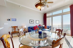 Dining - Gorgeous beachfront penthouse getaway with shared pool and private balcony (Destin)