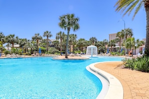 Pool - Gorgeous beachfront penthouse getaway with shared pool and private balcony (Destin)