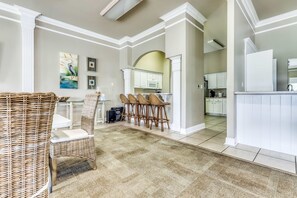 Dining - Ninth-Floor Suite in Beachfront Complex w/ WiFi, AC, Shared Pool, & Tennis Court (Destin)