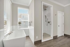 Shower, towels - Happy Hours (Destin)