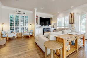 TV, offices - Happy Hours (Destin)