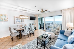 TV, DVD player, offices - Oceanfront condo w/ pool, elevator, beach service (Santa Rosa Beach)