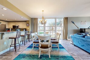 Dining - Romantic beachfront getaway with pool, gym, private balcony & washer/dryer (Destin)
