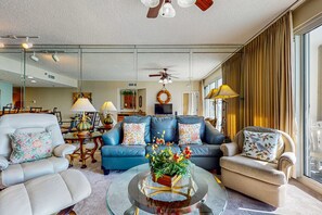 TV, DVD player, offices - Relaxing, gulf-view condo with pool, fitness room & beach access (Destin)