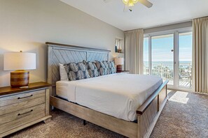 2 bedrooms, WiFi, bed sheets - Ocean-view 5th-floor condo with heated outdoor pool, gym, balcony, BBQ area (Destin)